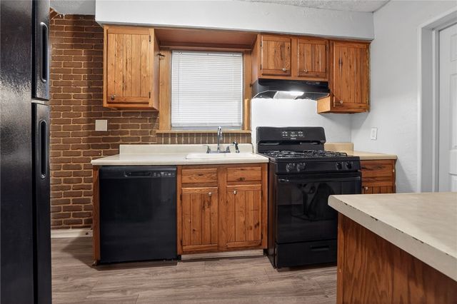 511 Wyncotte St, Sheraden, PA 15204