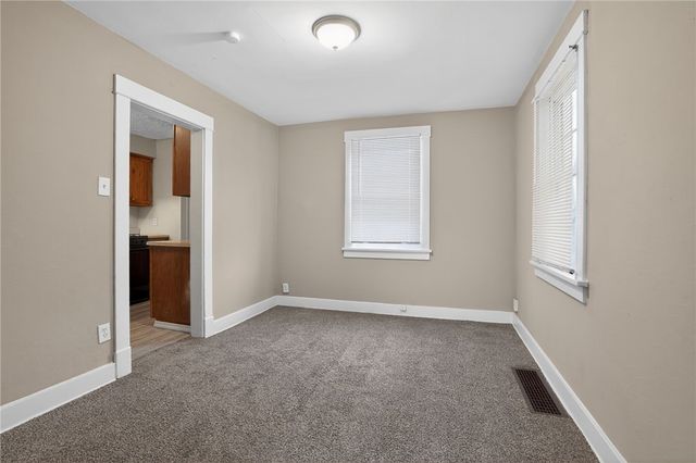 511 Wyncotte St, Sheraden, PA 15204