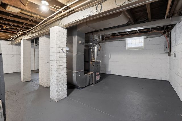511 Wyncotte St, Sheraden, PA 15204