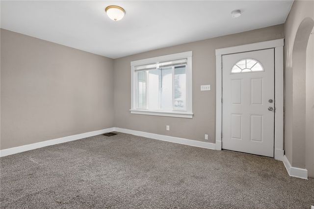 511 Wyncotte St, Sheraden, PA 15204