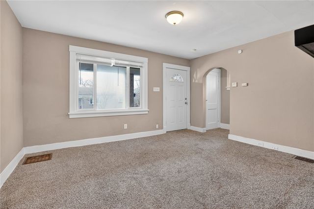 511 Wyncotte St, Sheraden, PA 15204