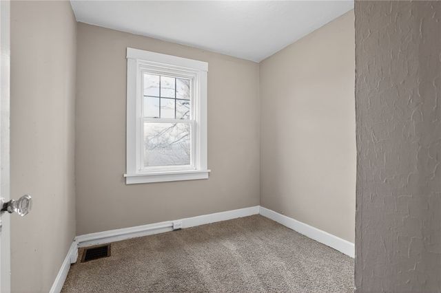 511 Wyncotte St, Sheraden, PA 15204