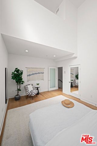 108 S Croft Avenue 102, Los Angeles, CA 90048