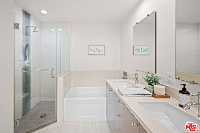 108 S Croft Avenue 102, Los Angeles, CA 90048