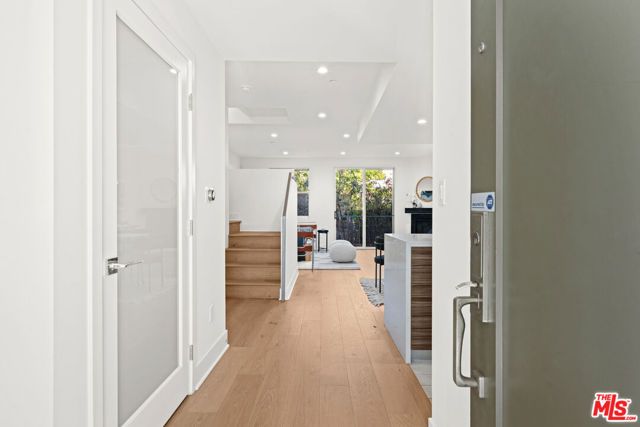 108 S Croft Avenue 102, Los Angeles, CA 90048