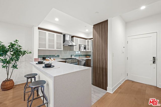 108 S Croft Avenue 102, Los Angeles, CA 90048