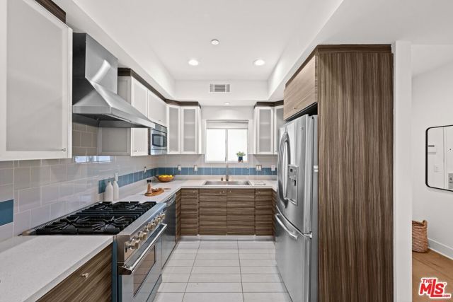 108 S Croft Avenue 102, Los Angeles, CA 90048