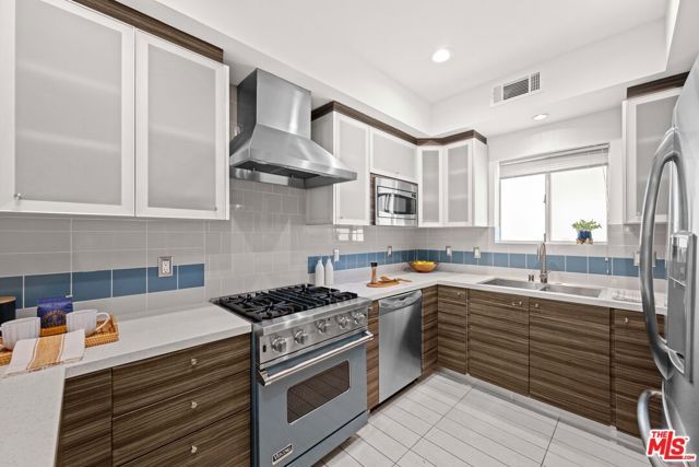 108 S Croft Avenue 102, Los Angeles, CA 90048