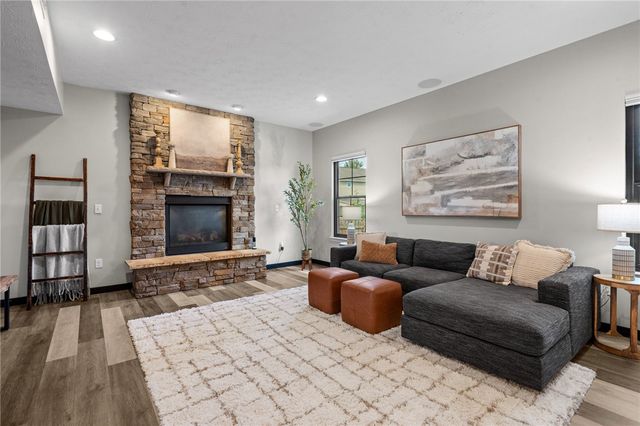 1950 Stone Creek Boulevard, Centerville, OH 45458