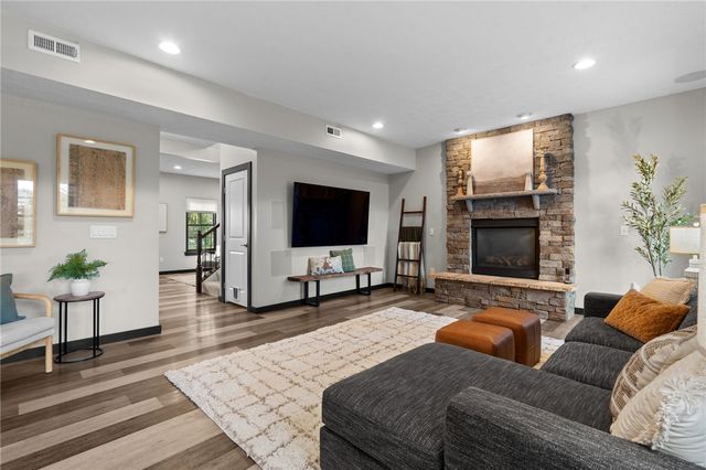 1950 Stone Creek Boulevard, Centerville, OH 45458