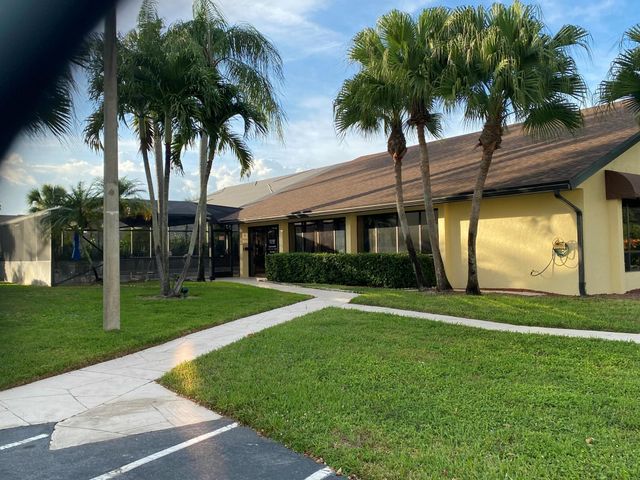 4711 Lucerne Lakes Boulevard E 204, Lake Worth, FL 33467