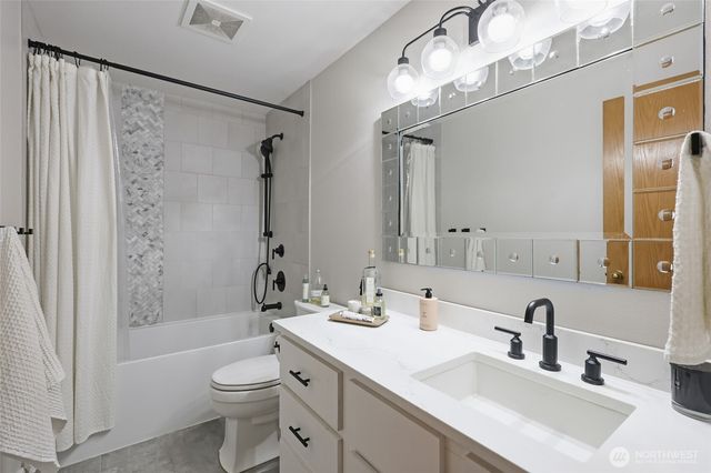 8124 Hidden Valley Drive SE, Lacey, WA 98503