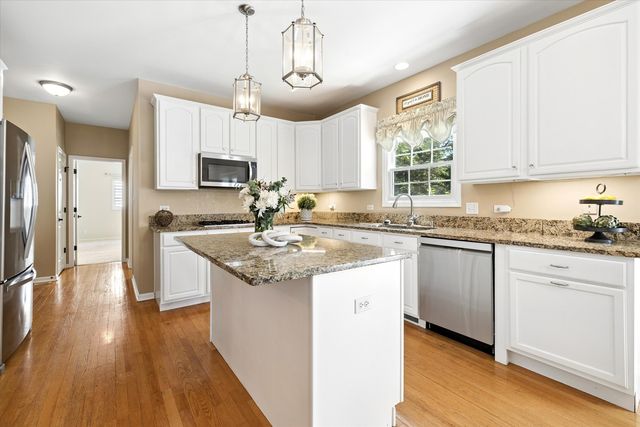 8709 Shade Tree Circle, Crystal Lake, IL 60014