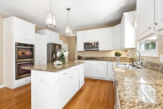 8709 Shade Tree Circle, Crystal Lake, IL 60014