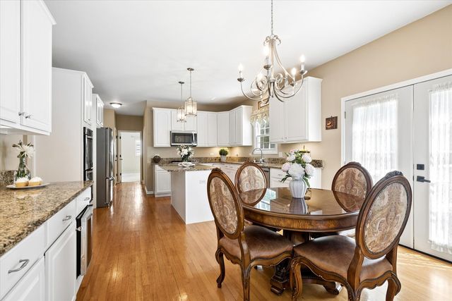 8709 Shade Tree Circle, Crystal Lake, IL 60014