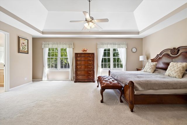 8709 Shade Tree Circle, Crystal Lake, IL 60014