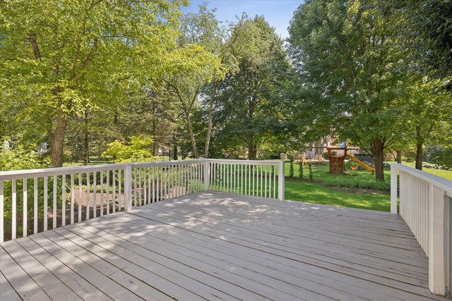 8709 Shade Tree Circle, Crystal Lake, IL 60014