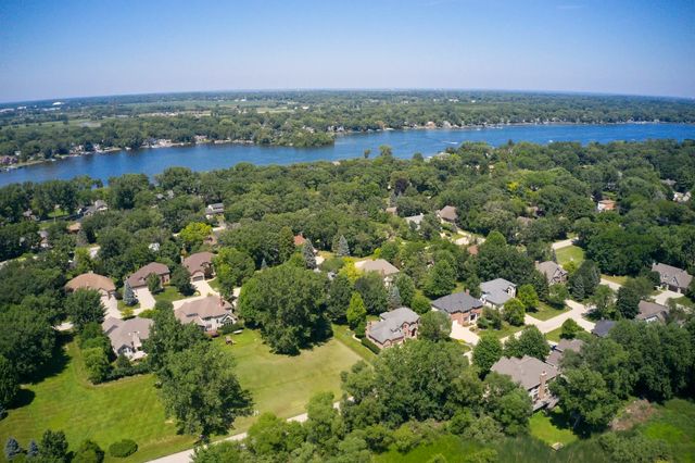 8709 Shade Tree Circle, Crystal Lake, IL 60014