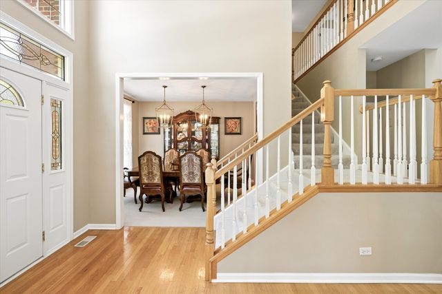 8709 Shade Tree Circle, Crystal Lake, IL 60014