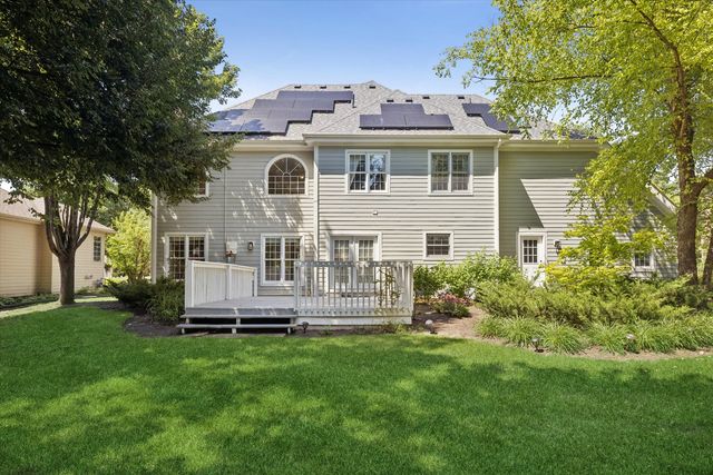 8709 Shade Tree Circle, Crystal Lake, IL 60014