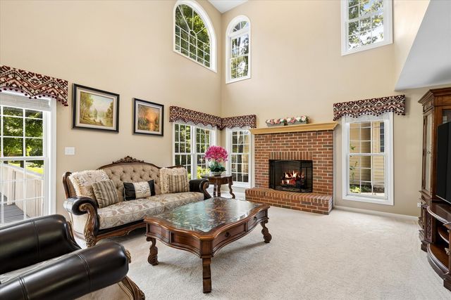 8709 Shade Tree Circle, Crystal Lake, IL 60014