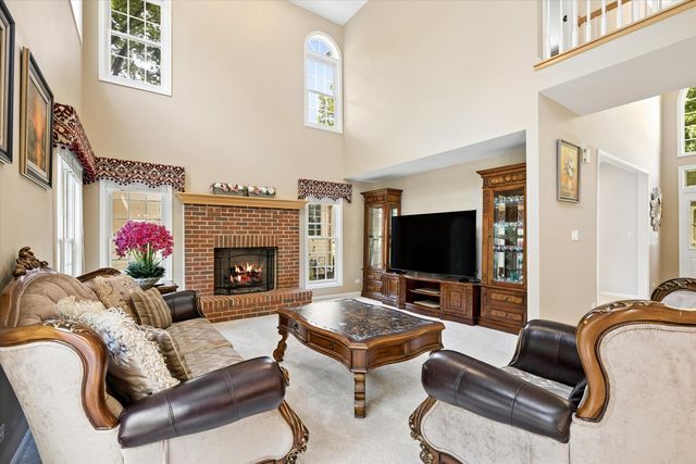 8709 Shade Tree Circle, Crystal Lake, IL 60014