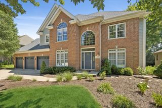 8709 Shade Tree Circle, Crystal Lake, IL 60014