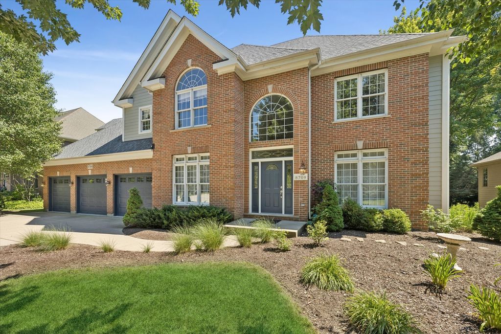 8709 Shade Tree Circle, Crystal Lake, IL 60014