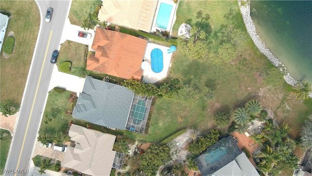 700 Lambton LN, Naples, FL 34104