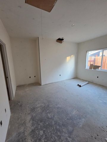5829 Hillsdale Blvd, Sacramento, CA 95842
