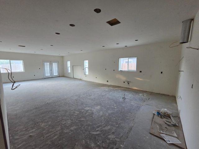 5829 Hillsdale Blvd, Sacramento, CA 95842