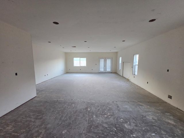 5829 Hillsdale Blvd, Sacramento, CA 95842