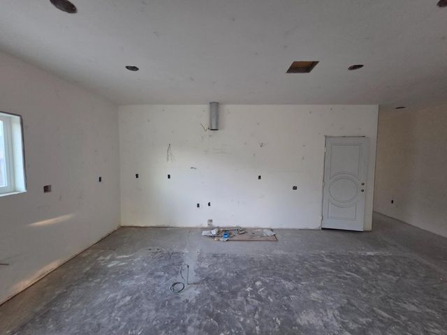 5829 Hillsdale Blvd, Sacramento, CA 95842
