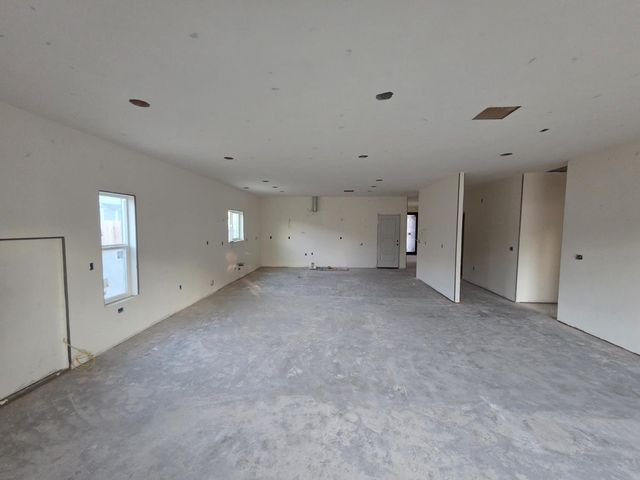 5829 Hillsdale Blvd, Sacramento, CA 95842