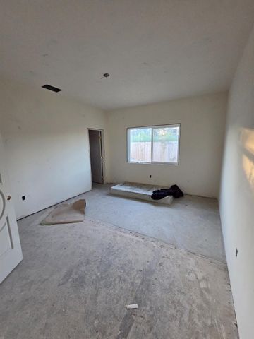 5829 Hillsdale Blvd, Sacramento, CA 95842