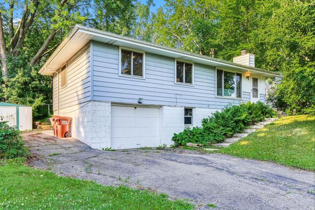 6481 Rath Drive, Woodbury, MN 55125