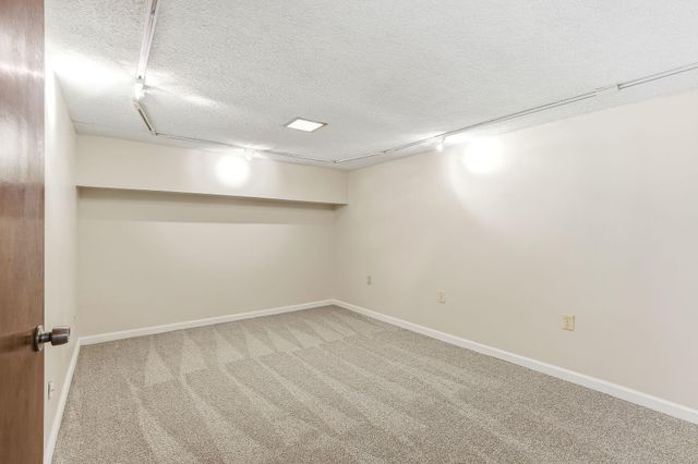 6481 Rath Drive, Woodbury, MN 55125