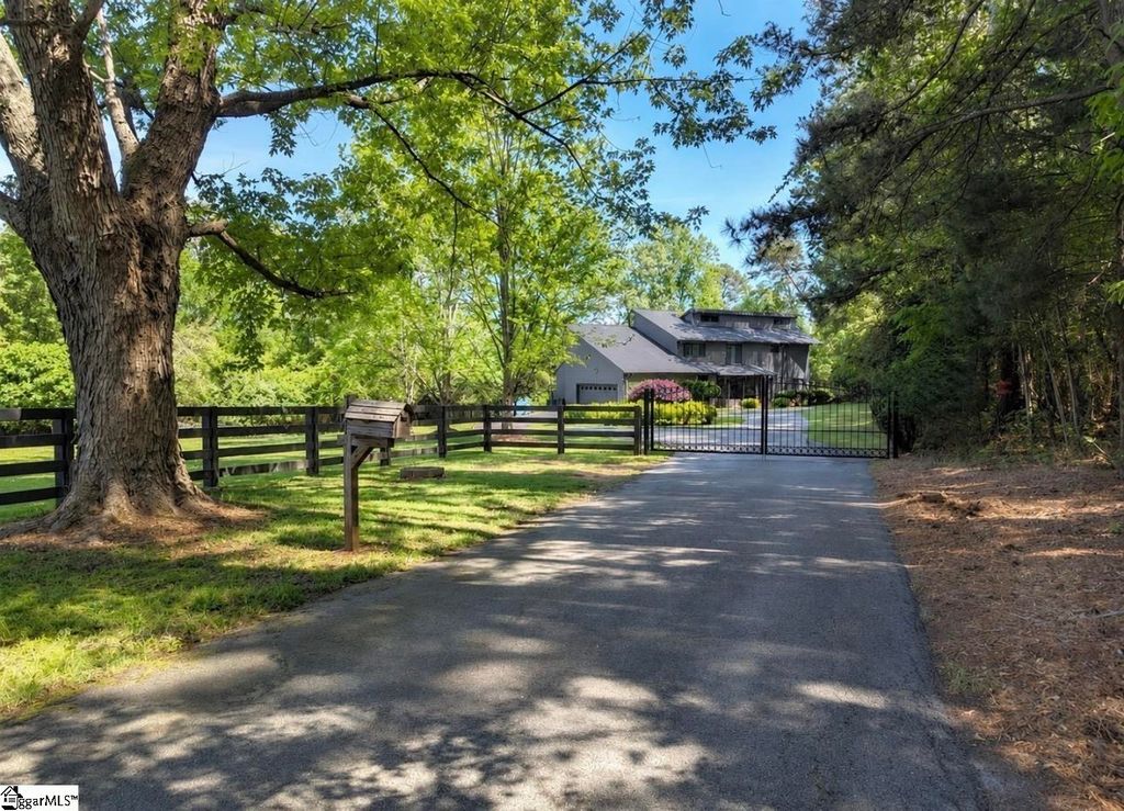 Image 1 of property listing at 129 Sunset Point, Anderson, SC 29626