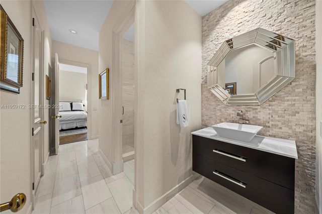 8400 SW 52nd Ave, Miami, FL 33143