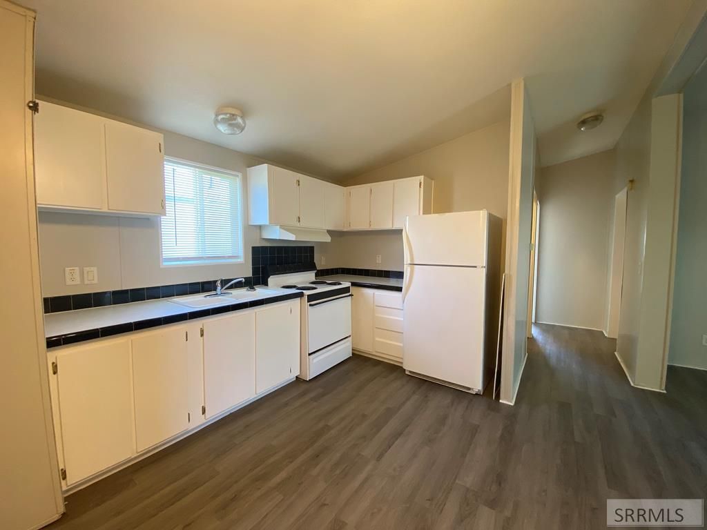 Image 11 of property listing at 194/196 W Center Street, Blackfoot, ID 83221
