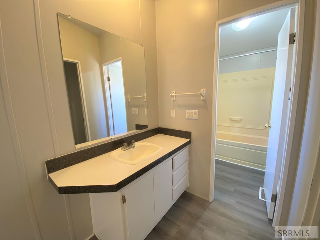 Image 15 of property listing at 194/196 W Center Street, Blackfoot, ID 83221