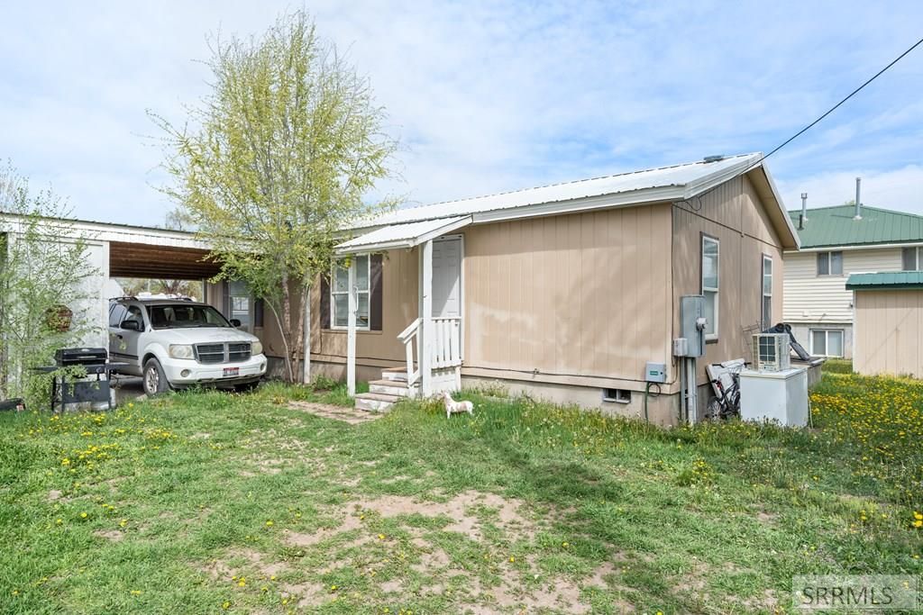 Image 2 of property listing at 194/196 W Center Street, Blackfoot, ID 83221