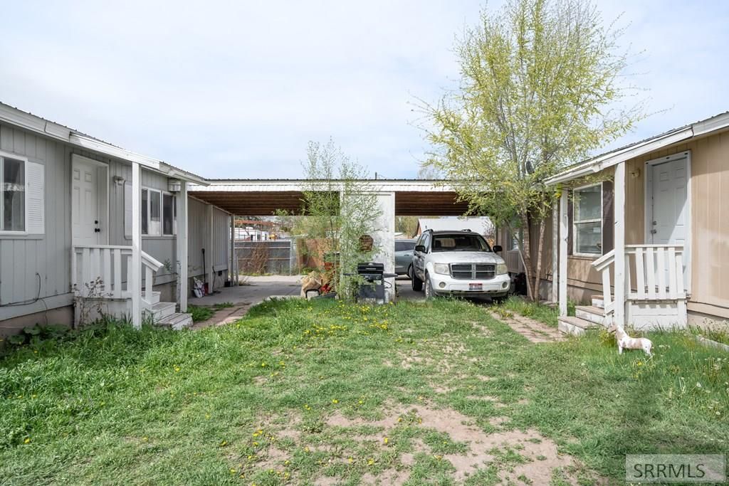 Image 3 of property listing at 194/196 W Center Street, Blackfoot, ID 83221
