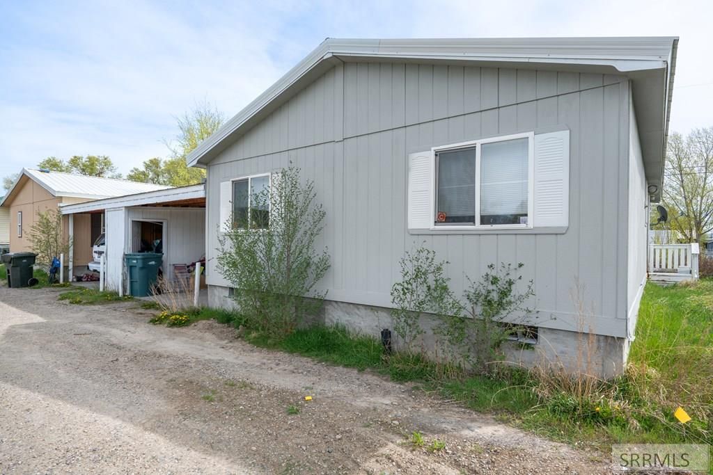 Image 4 of property listing at 194/196 W Center Street, Blackfoot, ID 83221