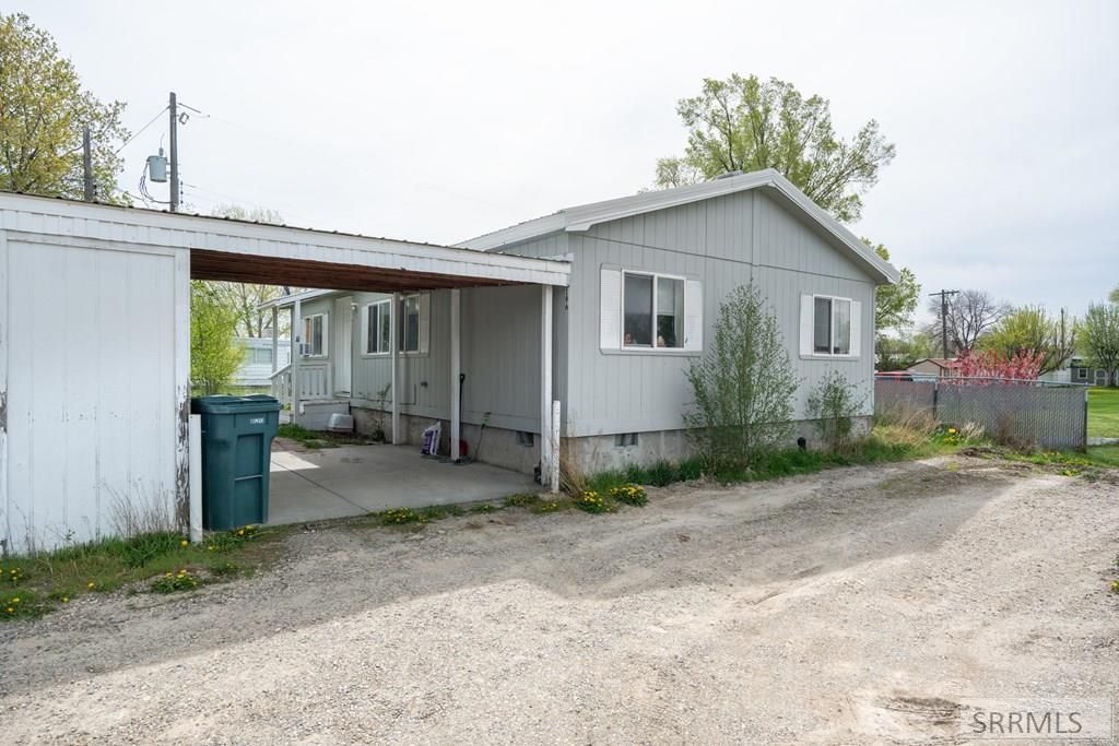 Image 5 of property listing at 194/196 W Center Street, Blackfoot, ID 83221