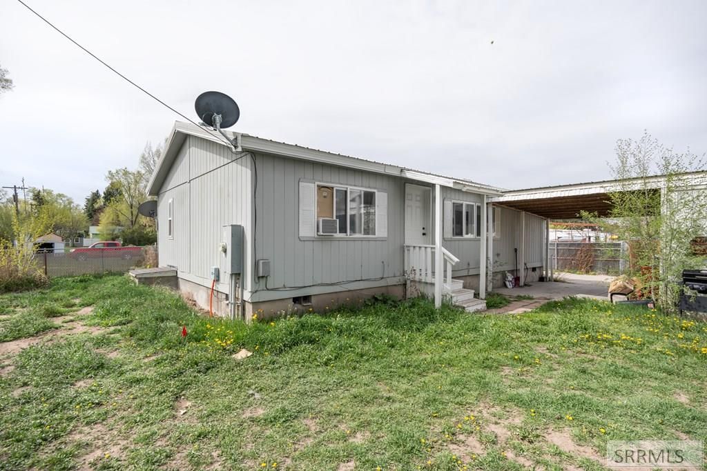 Image 6 of property listing at 194/196 W Center Street, Blackfoot, ID 83221