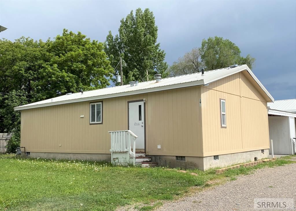 Image 7 of property listing at 194/196 W Center Street, Blackfoot, ID 83221