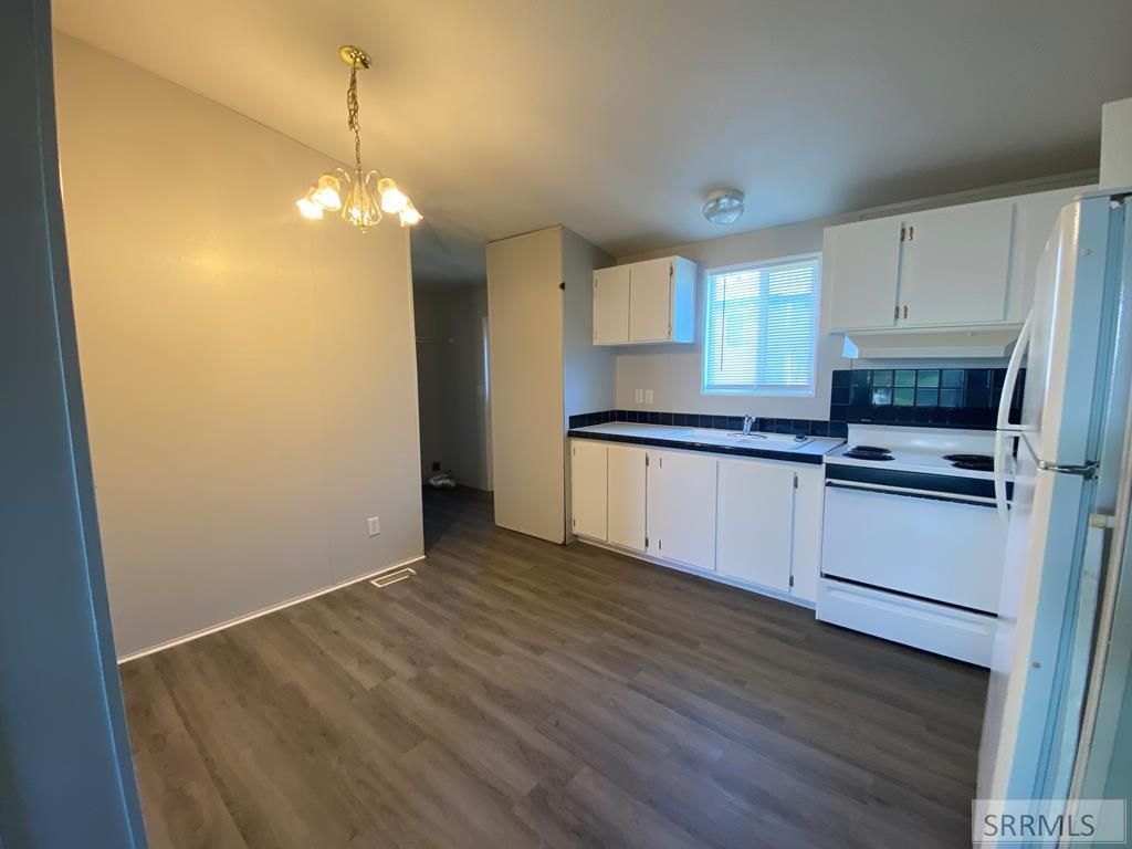 Image 9 of property listing at 194/196 W Center Street, Blackfoot, ID 83221