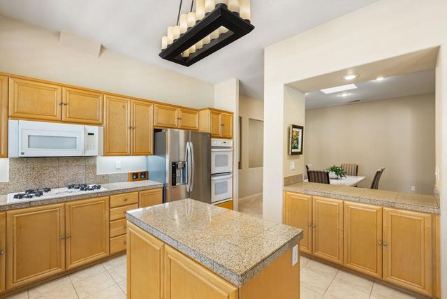 285 Kavenish Drive, Rancho Mirage, CA 92270