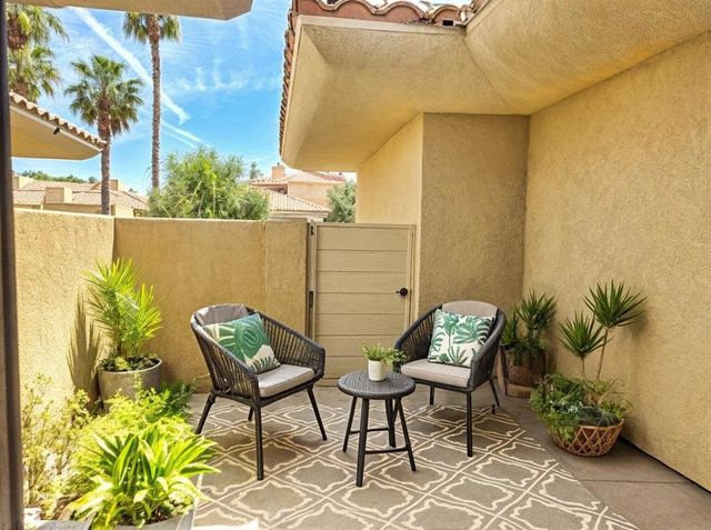 285 Kavenish Drive, Rancho Mirage, CA 92270